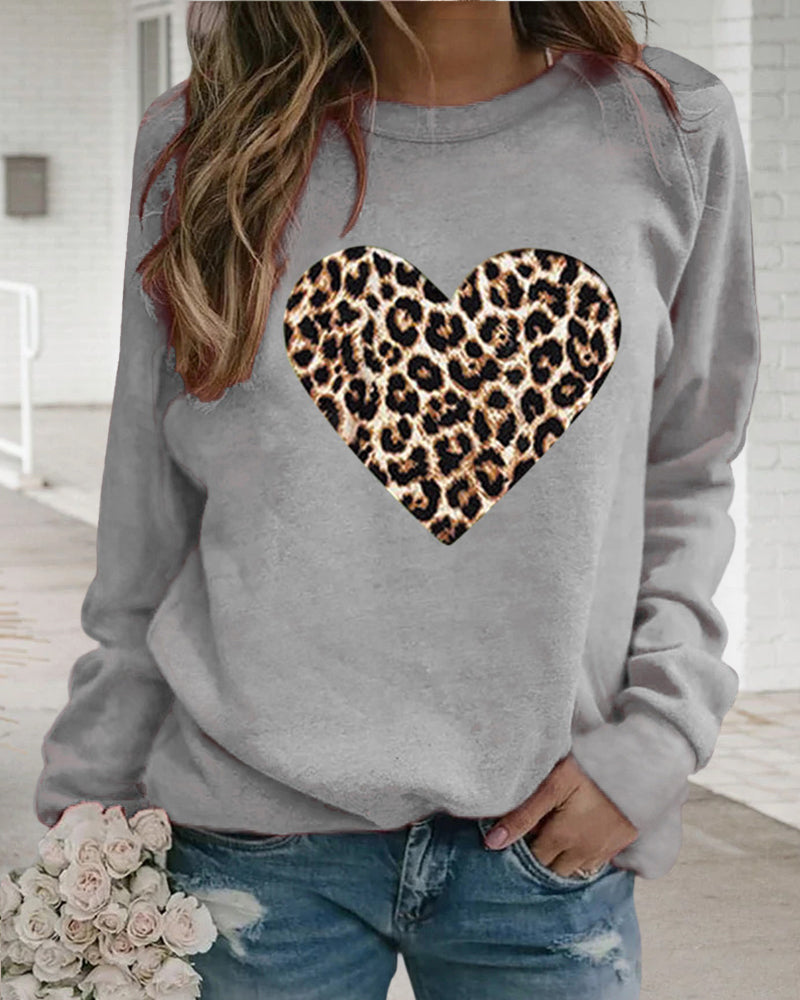 Lenka - Elegant sweatshirt met luipaard hartprint