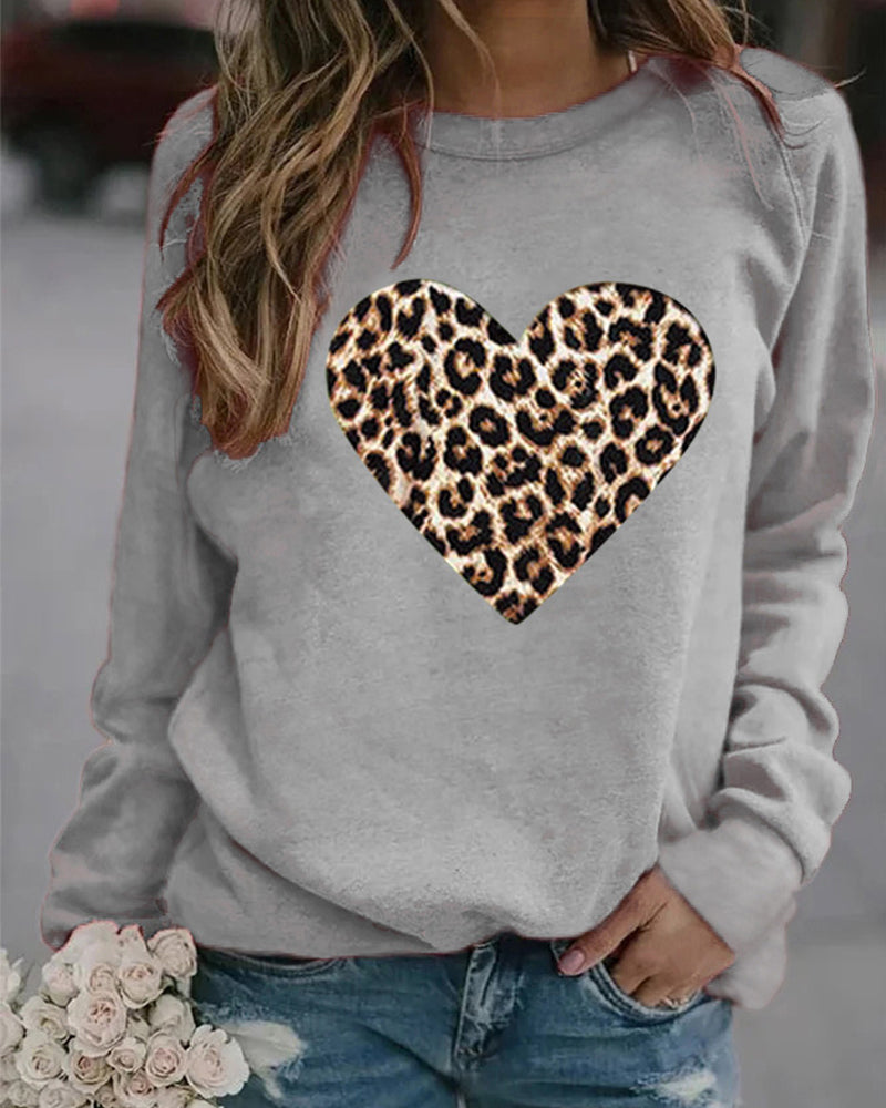 Lenka - Elegant sweatshirt met luipaard hartprint