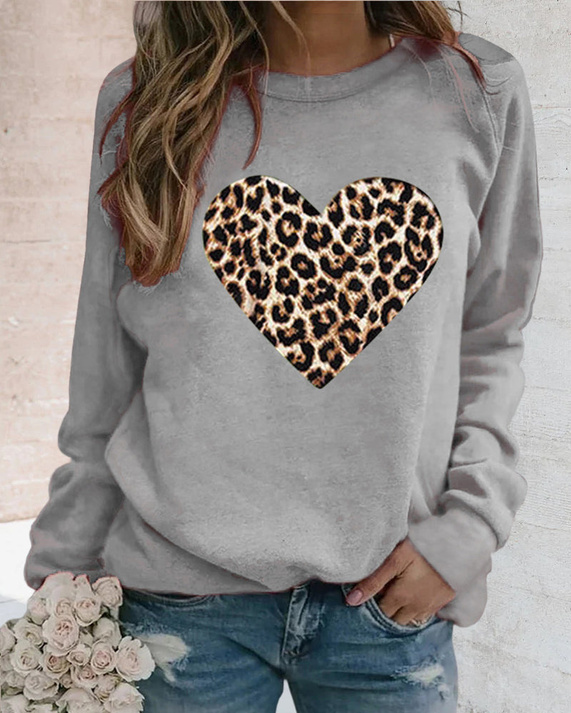 Lenka - Elegant sweatshirt met luipaard hartprint