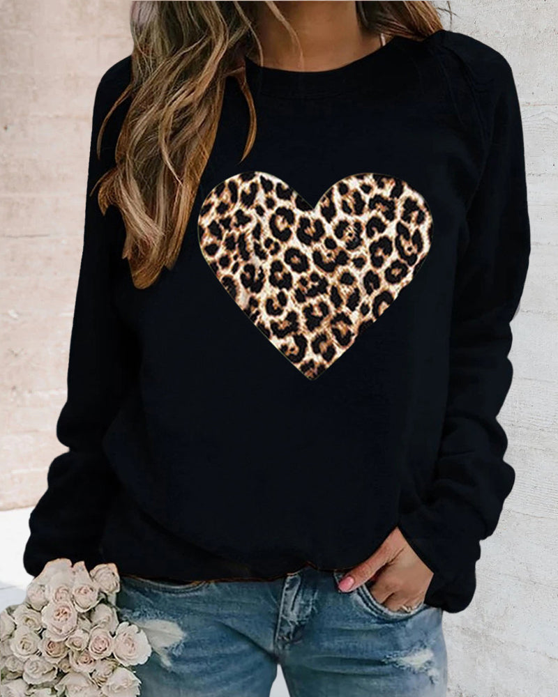 Lenka - Elegant sweatshirt met luipaard hartprint