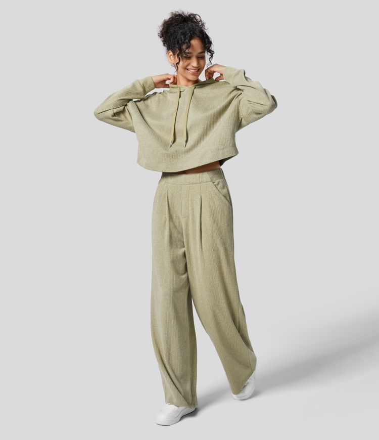 Plissierte Freizeithose mit hohem Bund, Seitentaschen und weitem Bein